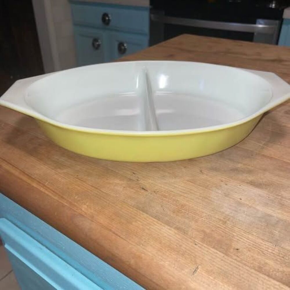 Vintage Pyrex 1.5 Quart Yellow Divided Dish